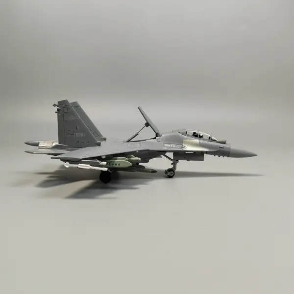 1:100 Scale J-16 Military Aircraft Model - Image 5