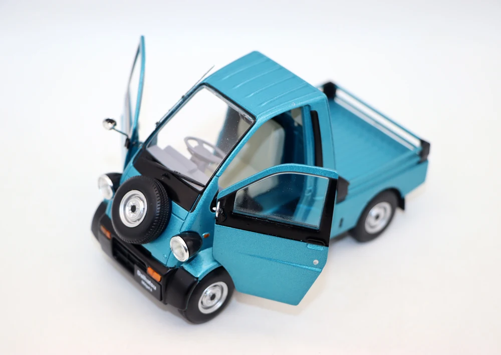 Daihatsu Midget II 1996 Diecast Model 1/24 Scale 5 Daihatsu Midget II 1996 Diecast Model 1/24 Scale - Image 5