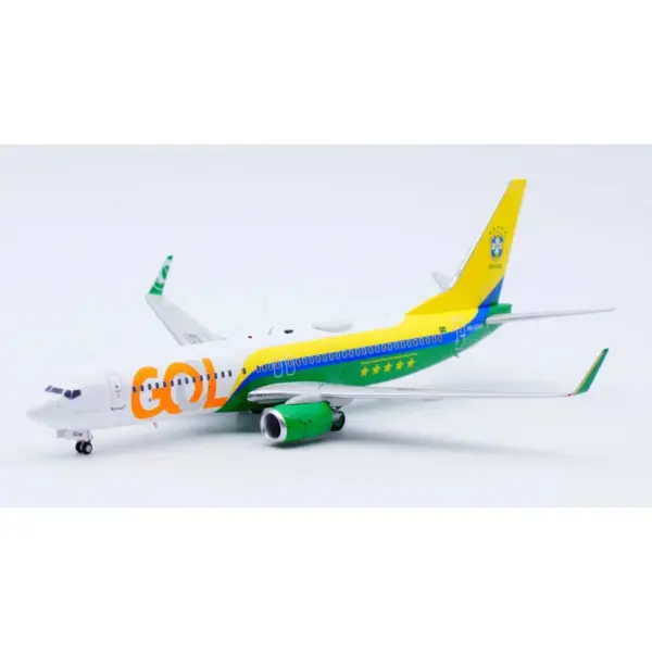 1:200 Scale Diecast GOL Airlines Boeing Model - Image 5