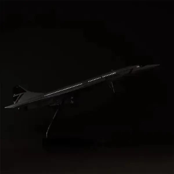 1:125 Scale Concorde Aircraft Model with Lights - Image 10