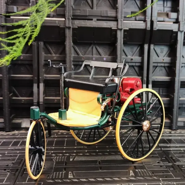 1:12 Scale Vintage Classic Car Model - Image 5