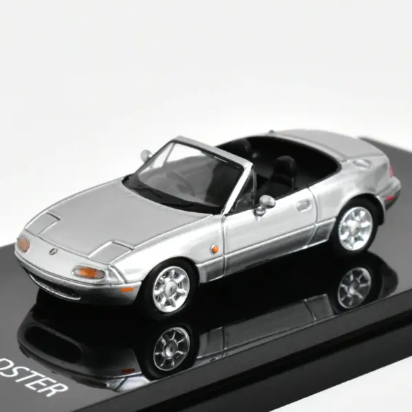 1:64 Scale MX5 Eunos Roadster Model Car - Image 8