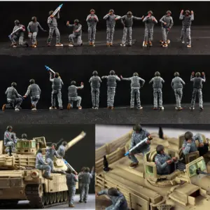 1:72 Scale Model Army Soldiers Set with Tank