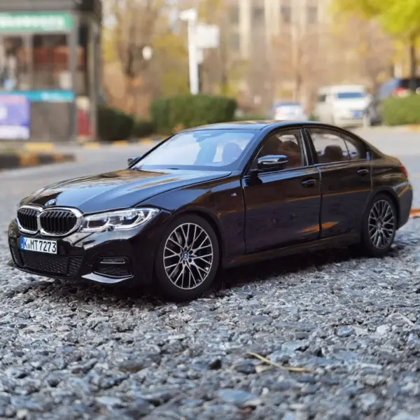 1:18 Scale Diecast Model Car G20 330i - Image 3