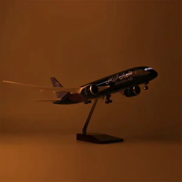 1:130 Scale Riyadh Airlines Boeing 787 Model - Image 4