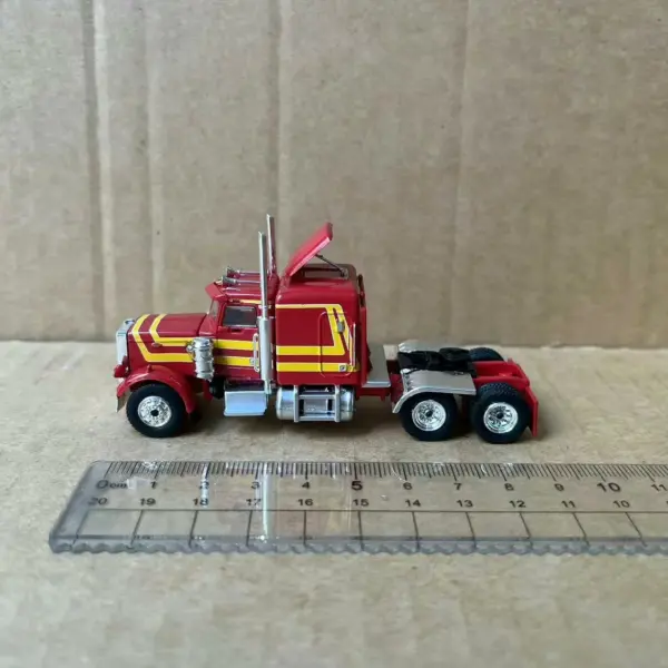 1:87 Scale HO Peterbilt 359 Truck Model