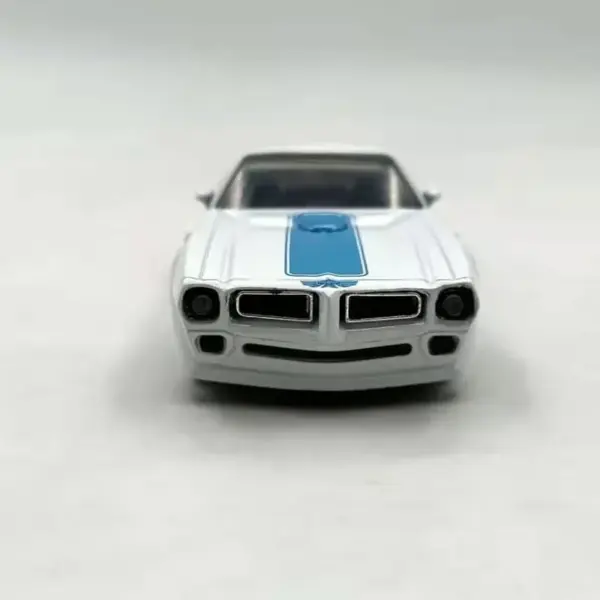 1972 Pontiac Firebird Diecast Model 1:32 Scale - Image 3