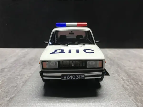 1/18 Scale Soviet Lada 2105 Resin Model Car - Image 3