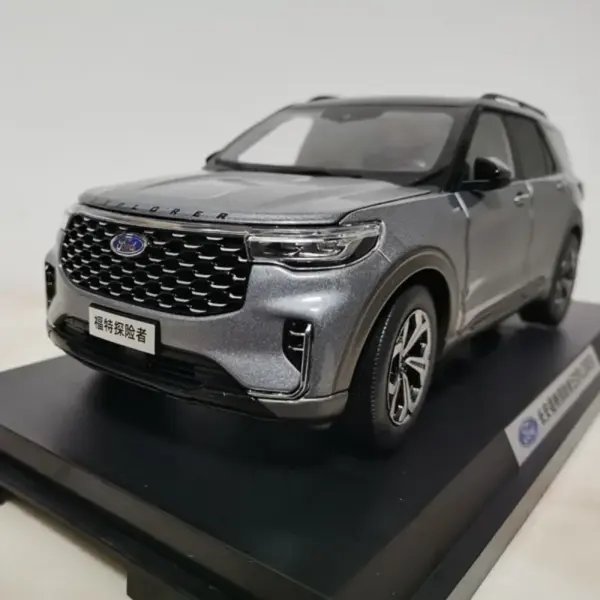 1:18 Scale Metal Ford Explorer Diecast Model - Image 3