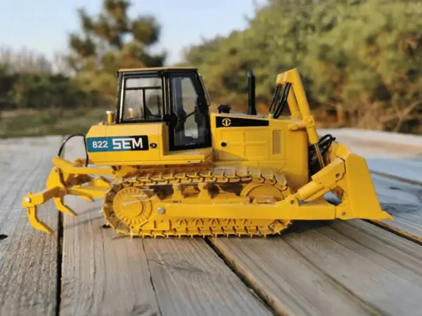 1:35 CAT Bulldozer SEM822 Diecast Model Vehicle - Image 5