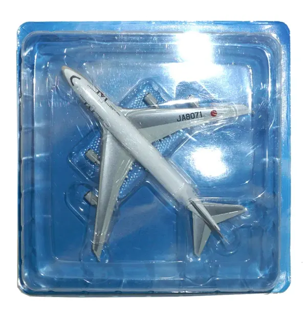 1/400 Scale JAL Boeing 747-400 Model Aircraft - Image 7