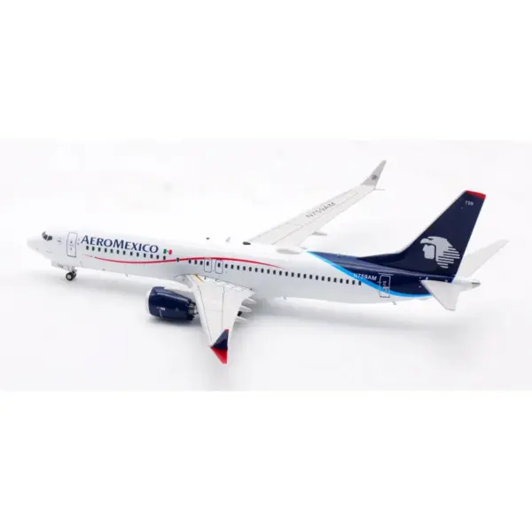 1:200 Aeromexico Boeing B737-8 MAX Model - Image 5