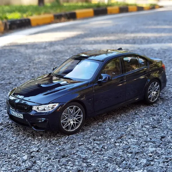 1:18 Scale Diecast BMW M3 F80 Model Car - Image 9