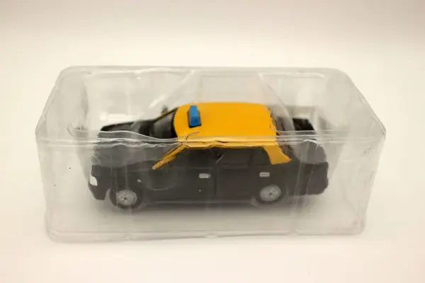 1/64 Diecast Alloy Crown Comfort Taxi Model - Image 5