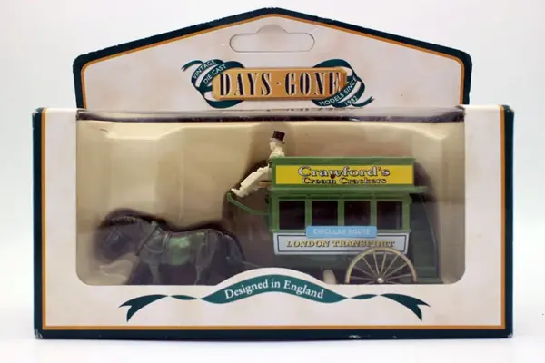 Vintage Horse Drawn Bus Diecast Model DG004020 - Image 7
