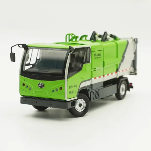 1:32 Scale Yutong Environmental Garbage Truck Model - Image 3