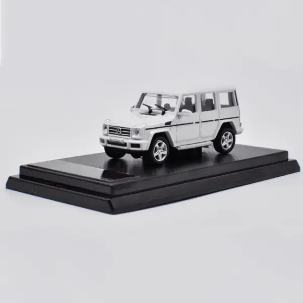 Diecast 1:64 Scale Benz G500 Off-Road Model - Image 3