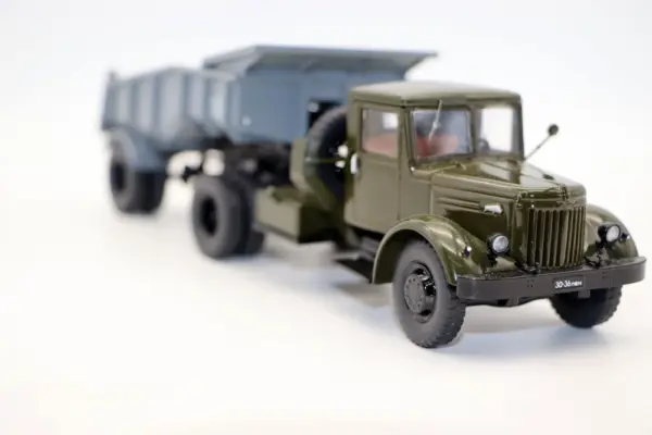 1/43 Scale MAZ 200B Truck Diecast Model - Image 2