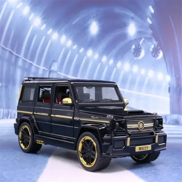 1:24 Mercedes-Benz G65 Diecast Toy Car - Image 2