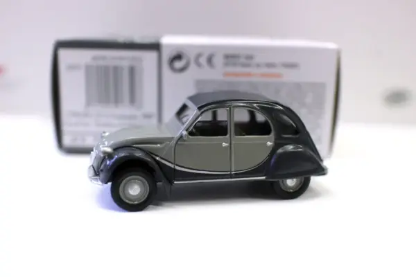 Citroen 2CV 1/64 Scale Diecast Model Car - Image 7