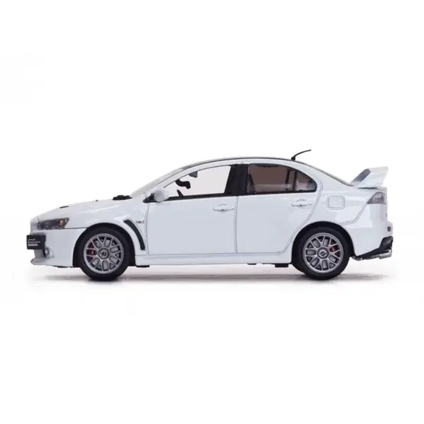 1:43 Mitsubishi Lancer Evolution Diecast Model - Image 4