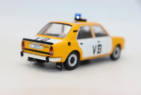 1:43 Scale Diecast Škoda 120L VB Police Car - Image 3