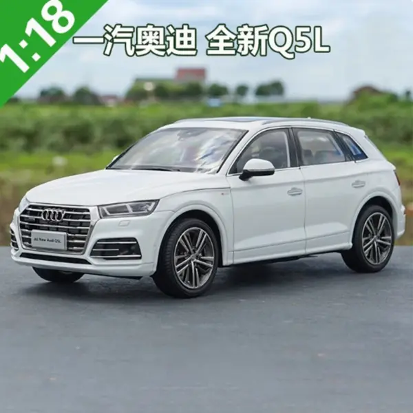 Diecast 1:18 FAW AUDI Q5L Model Car
