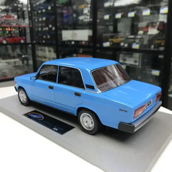 1/18 Scale LADA 2105 Vintage Resin Model Car - Image 4