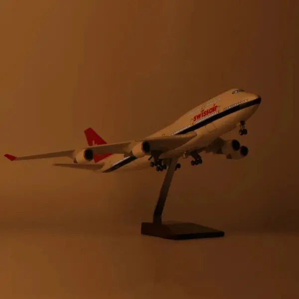 1:150 Scale Swiss Airlines B747 Model Plane - Image 7