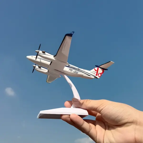 1/75 Scale King Air 350i Diecast Model Aircraft - Image 5