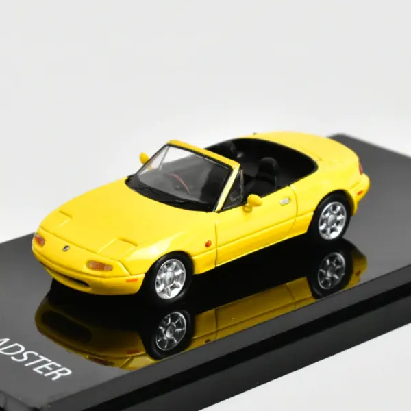 1:64 Scale MX5 Eunos Roadster Model Car - Image 7