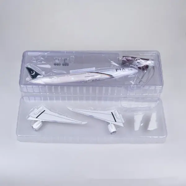 Boeing B777 Diecast Model with LED Lights - Image 6