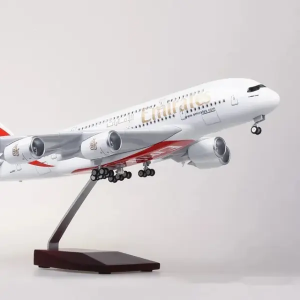 Emirates Airlines Airbus A380/B777 Model Plane - Image 3