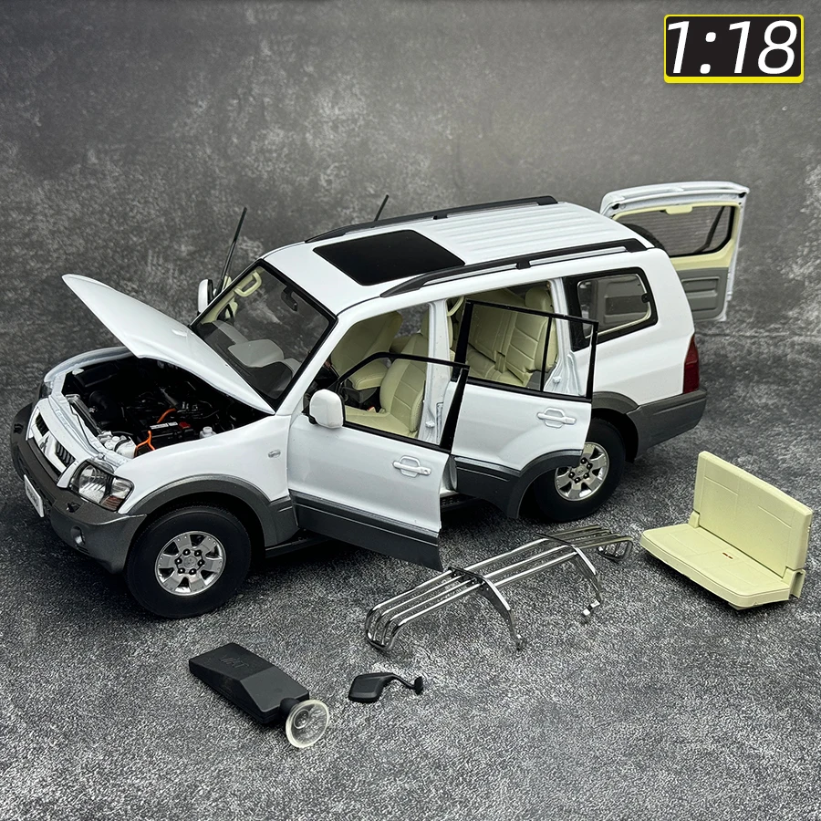 1:18 Mitsubishi Pajero V73 Diecast Model Car 5 1:18 Mitsubishi Pajero V73 Diecast Model Car - Image 5