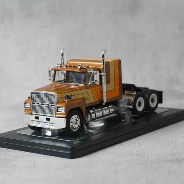 1:43 Scale Diecast Ford LTL-9000 Truck Model