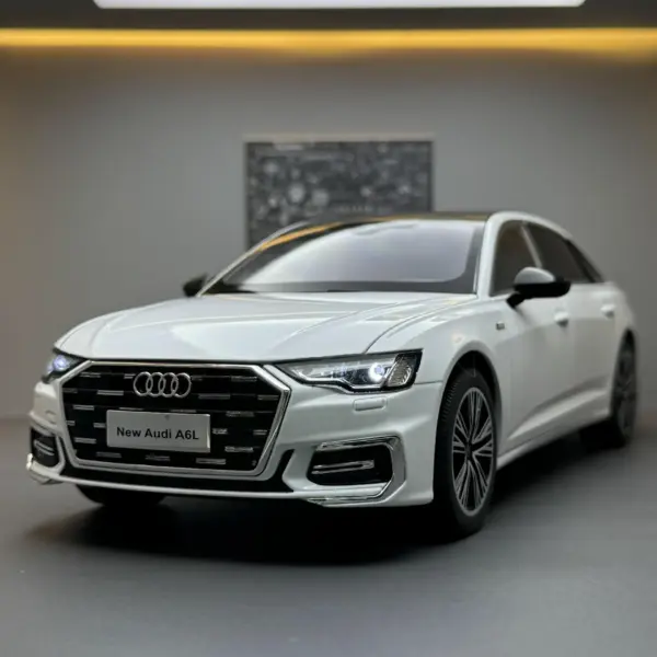 1:18 Audi A6L Alloy Diecast Car Model