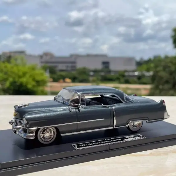 1:43 Scale Diecast Alloy Cadillac Coupe Model - Image 10