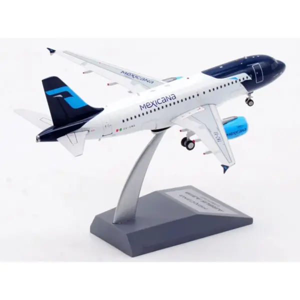 1:200 Diecast Mexicana Airlines Airbus A319 Model - Image 3