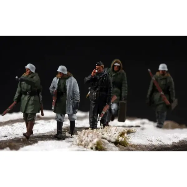 1/72 Scale German Winter Soldiers 5pcs Set - Image 5