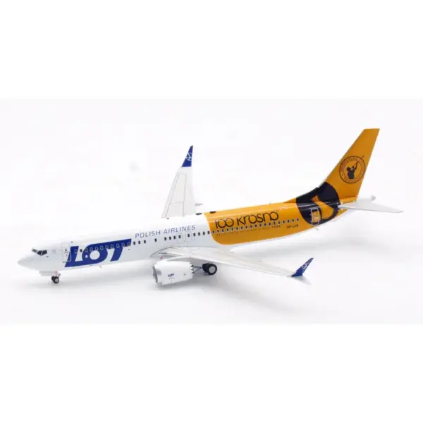 1:200 Diecast LOT Polish Airlines Boeing 737 Model - Image 4