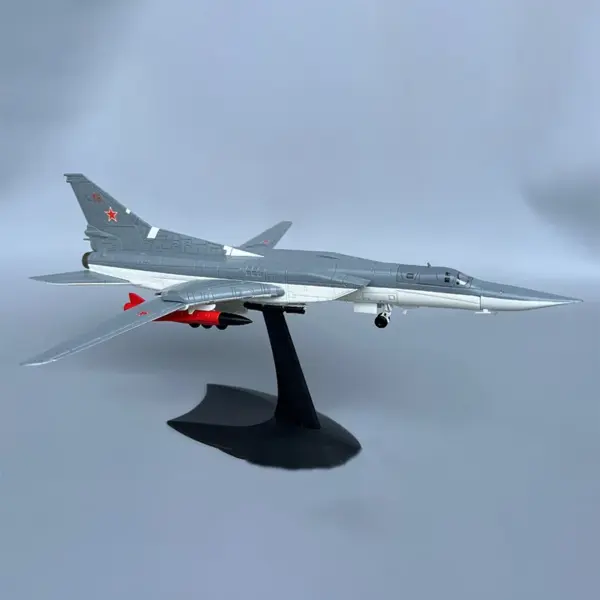 1:144 Scale TU-22M3 Backfire Model Aircraft - Image 2