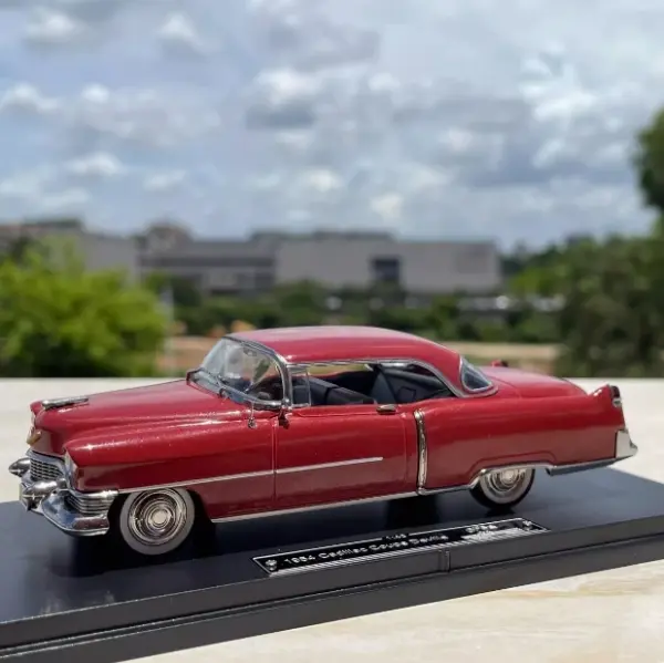 1:43 Scale Diecast Alloy Cadillac Coupe Model - Image 7