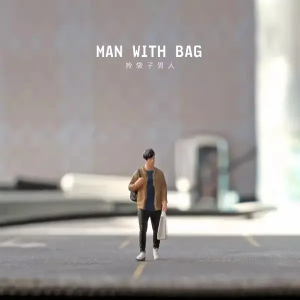 1:64 Scale Resin Action Figure Man with Bag