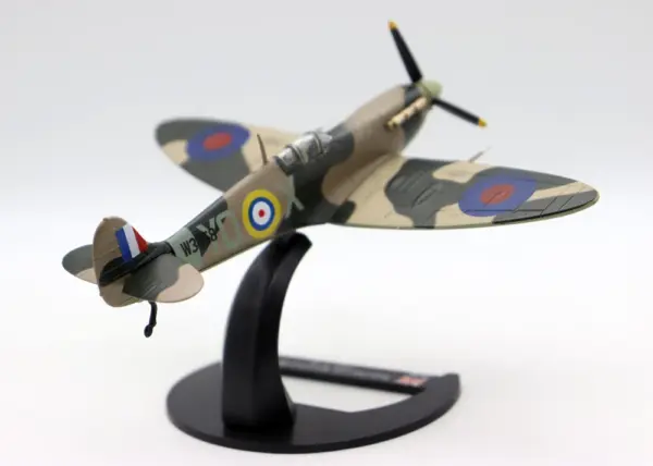 1/72 Supermarine Spitfire Mk Vb Model Aircraft - Image 2