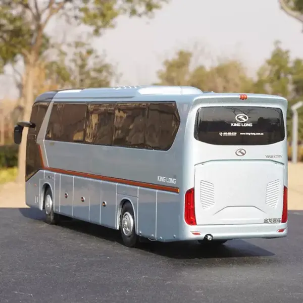 1:38 Scale Alloy Xiamen Jinlong Bus Model - Image 4