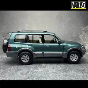 1:18 Mitsubishi Pajero V73 Diecast Model Car 11 S581cb2788c4c46589a3259ba6971379fW