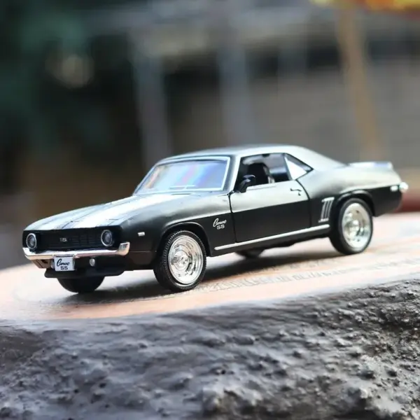 1:36 Vintage Matte Black Camaro SS Model - Image 5