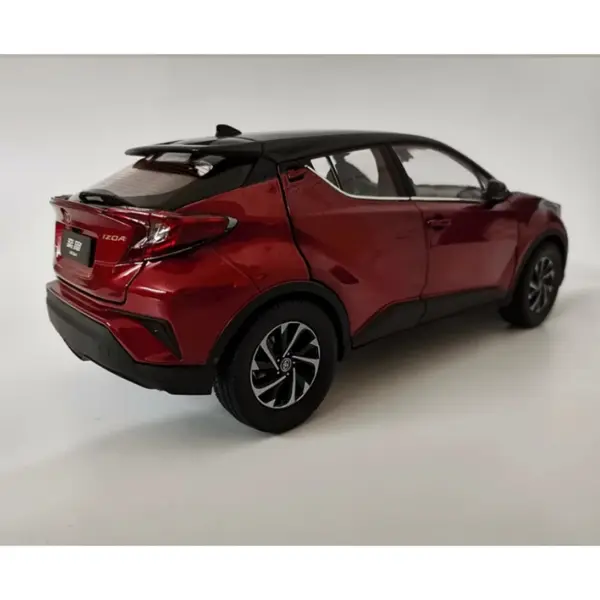 1:18 Scale Alloy IZOA SUV Diecast Car Model - Image 2