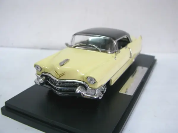 1:43 Scale 1955 Classic Coupe Diecast Model - Image 8