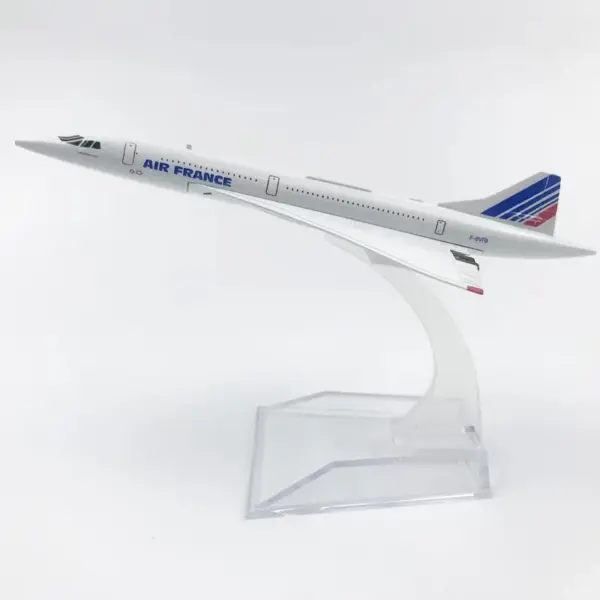 1:400 Scale Concorde Plane Model Collectible - Image 8